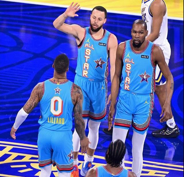 关于塔图姆重返赛场，比赛规则变更首场状态出色，湖人观众沸腾！观众掌声雷动的信息官方入口